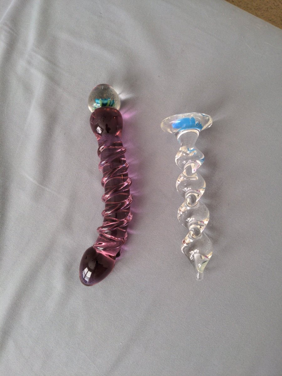 sinfullycylon's tweet photo. Do I like the glass toys because they are so pretty or because they feel so good? 🤷
#onlyfans #bbwcurvy 
https://t.co/WmAB05qQ9l https://t.co/RvM0dUmjNW