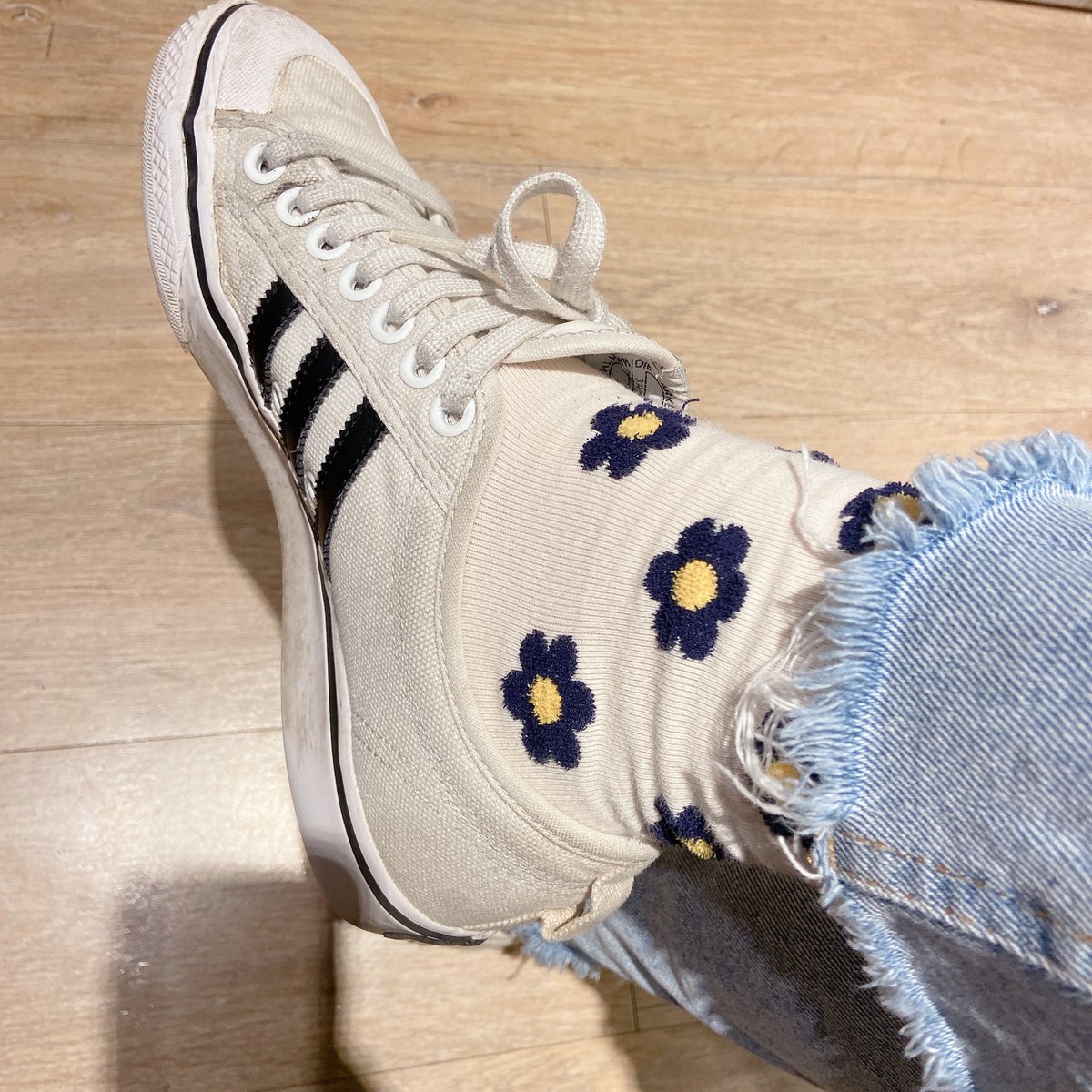 LI21fLI's tweet photo. 離開好一陣子，之前真的沒時間上來經營版面😂
我回來哩
#原味内裤 
#原味襪子
#原味鞋 https://t.co/L8i9xrRw0Q
