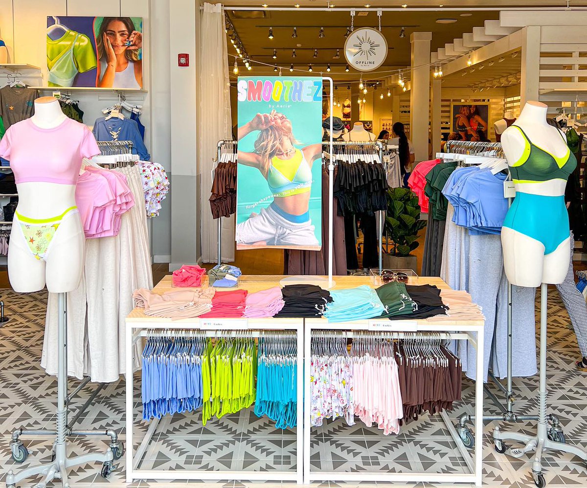 CrawfordSquare's tweet photo. Aerie opened at The Shoppes at EastChase on August 12 🎉 The event featured a DJ, giveaways, complimentary iced coffee, and fun swag. The retailer opened following a ribbon cutting with confetti poppers where there were more than 50 shoppers gathered!
_
#CSREA #CRE #MontgomeryAL https://t.co/tWi4zzJUlG