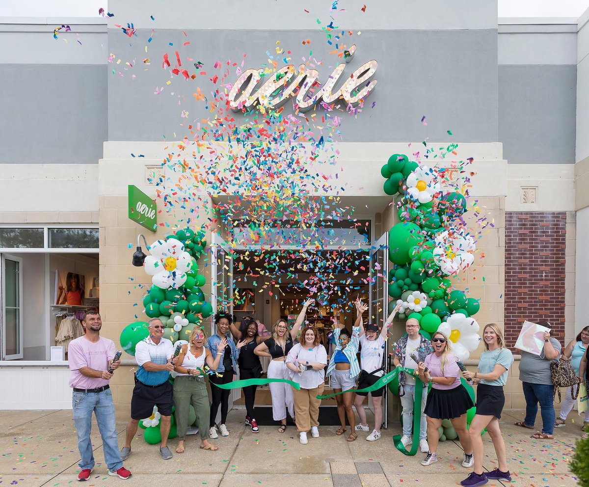 CrawfordSquare's tweet photo. Aerie opened at The Shoppes at EastChase on August 12 🎉 The event featured a DJ, giveaways, complimentary iced coffee, and fun swag. The retailer opened following a ribbon cutting with confetti poppers where there were more than 50 shoppers gathered!
_
#CSREA #CRE #MontgomeryAL https://t.co/tWi4zzJUlG