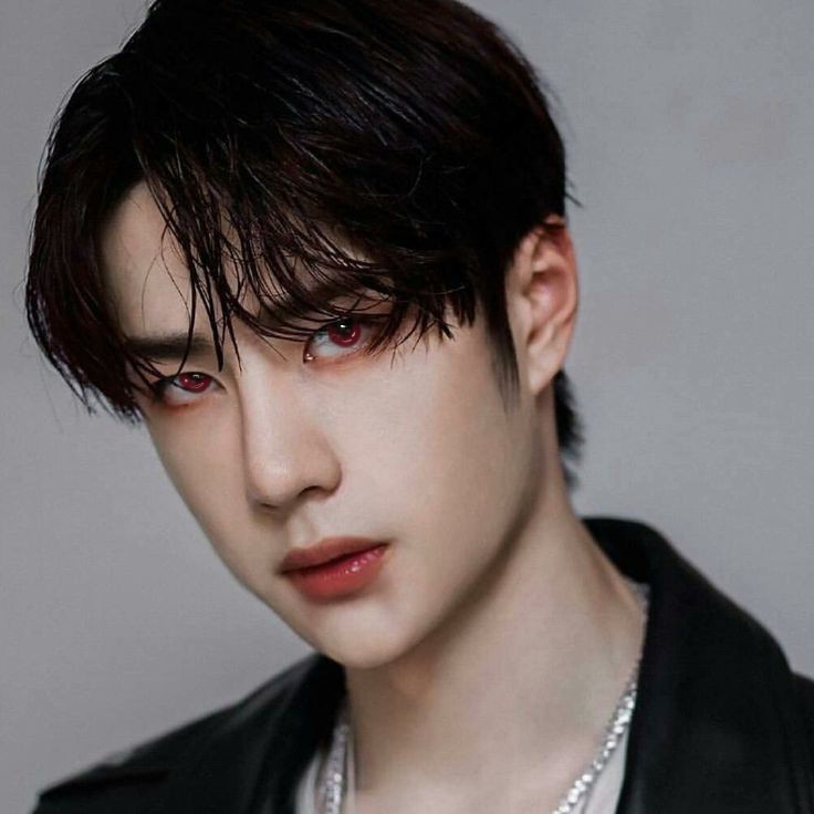 jadelanzhan's tweet photo. turning page - wangxian vampire!au

Onde Lan Wangji é um vampiro centenário, condenado a viver sozinho pelo resto de sua existência imortal. Enquanto Wei Wuxian é apenas um estudante de teatro fazendo uma peça sobre lendas. 

Ironicamente, vampiros é a sua lenda favorita. https://t.co/ExUuMblEZx
