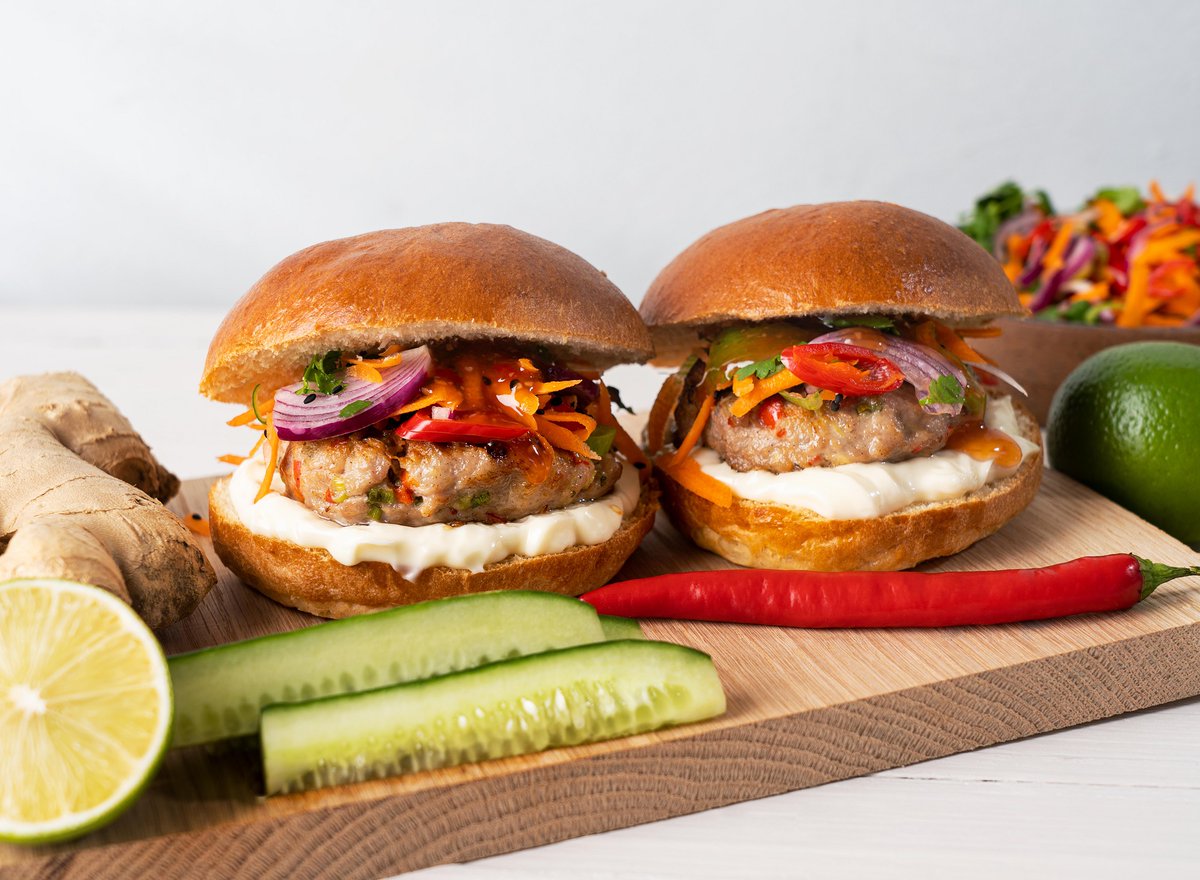 TheWelshButcher's tweet photo. So much more than just a stuffing, our Traditional Pork Sausage Meat makes great burgers... FACT!
The flavours on these burgers combine superbly for a stunning eat. Check out the recipe on our website.
#MealInspiration #YsbrydoliaethPryd #RecipeSuggestion #AwgrymRysáit https://t.co/8fvIUo3XAc