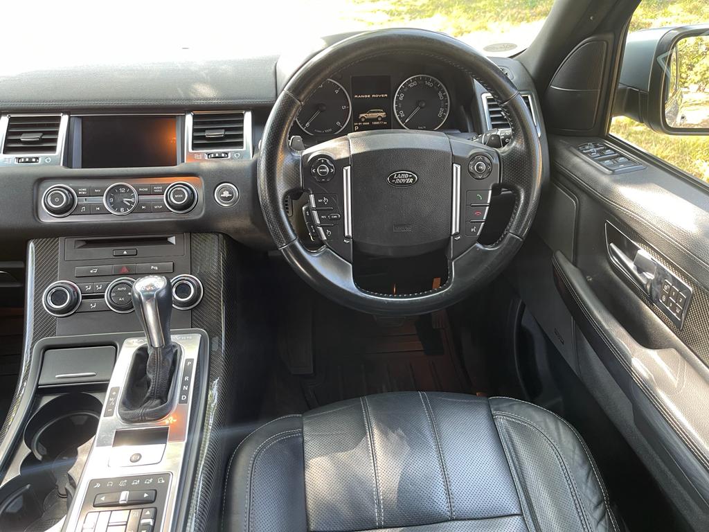 TheChopShop137's tweet photo. 2013 Range Rover Sport 3.0 SDV6 Luxury. Collectors Item. R300000. Spare Keys, Papers in order 168000km.
Great car, the last of the best Autobiography Kit. #landrover #rangerover #rangesport #autobiography #enca #trending #trevornoah #PhalaPhalaFarmGate #ramaphosa #southafrica https://t.co/qEPCDOYNn0