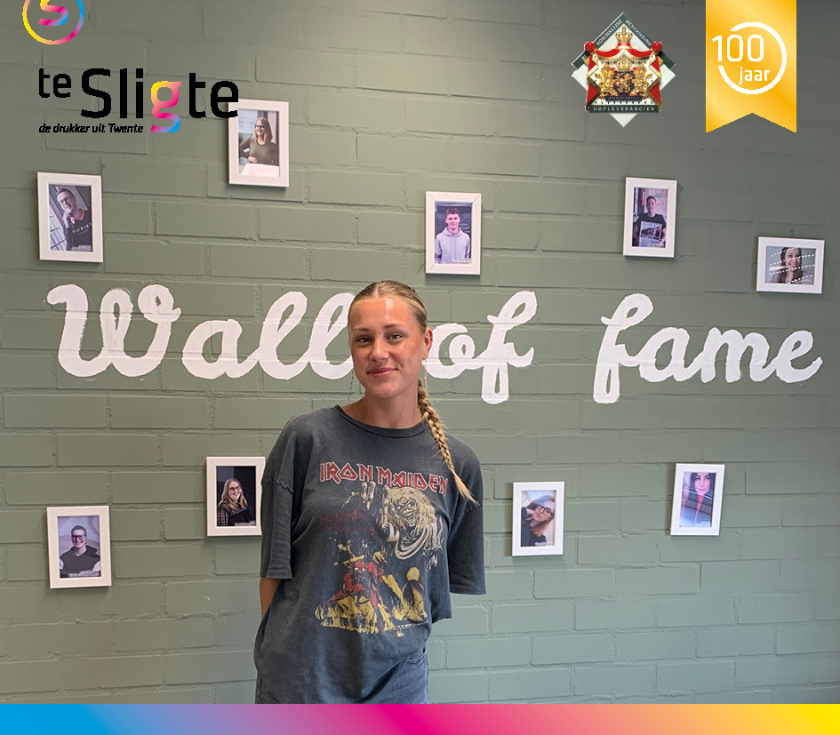 tesligte1's tweet photo. Vandaag is onze nieuwe dtp-stagiaire begonnen: Anouk! 
Welkom en veel succes met je stage!
#stagebijtesligte #werkenbijtesligte #stagiaire #drukkerij #dtp https://t.co/mCB2V4DDiW