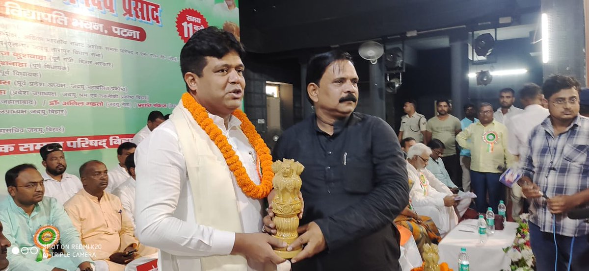 damidiya1's tweet photo. विद्यापति भवन, पटना :अखिल भारतीय सम्राट अशोक समता परिषद, बिहार द्वारा आयोजित अमर शहीद बाबू जगदेव प्रसाद शहादत दिवस कार्यक्रम में शामिल हुए माननीय एम.एल.सी डॉ ख़ालिद अनवर साहब ।
@masoom_jamal 
@HsKhalidanwar 
@AhsanTaimi 
@BhaiZamakhan https://t.co/2t9t8aPP2v