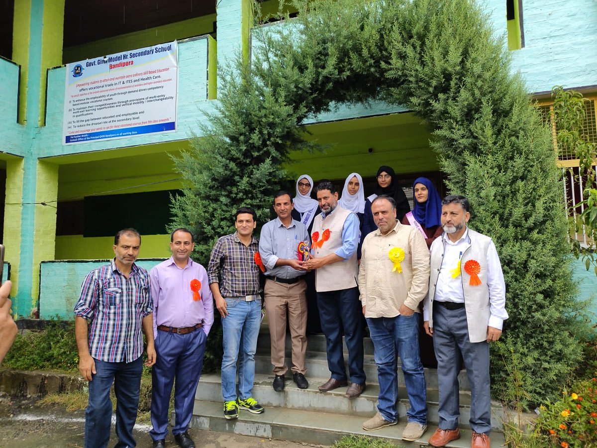 dicbandipora's tweet photo. Teachers Day  Celebrated with great enthusiasm across Bandipora Schools
 
@diprjk 
@OfficeOfLGJandK 
@CeoBandipore 
@dcbandipora 
@KashConvener https://t.co/no3iZdakmg