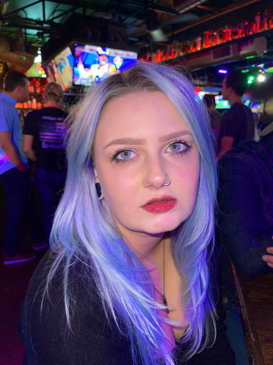 iwant2leave0k's tweet photo. She’s a 9 but she has 67 open safari tabs https://t.co/WiiNySdOuO