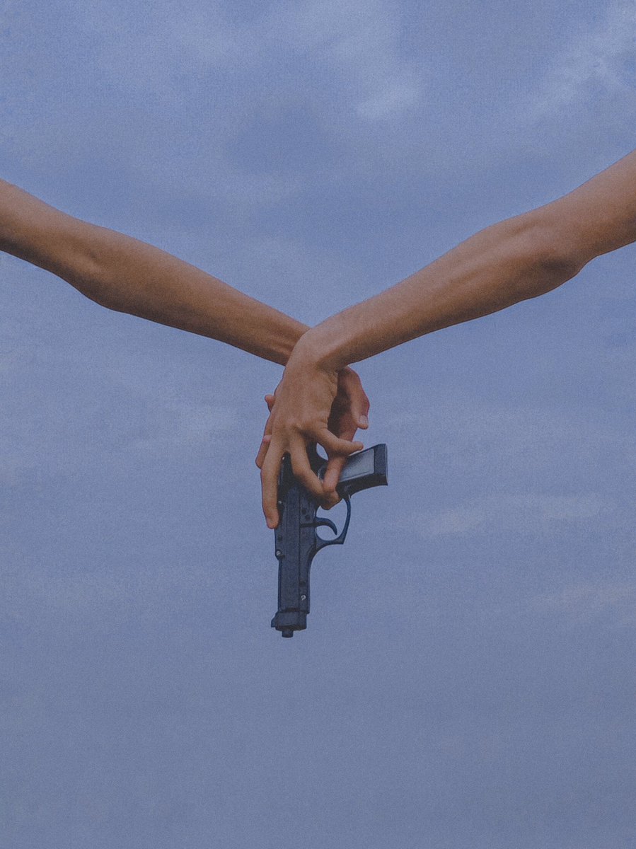 🔫🧋
#minimalism #surrealart