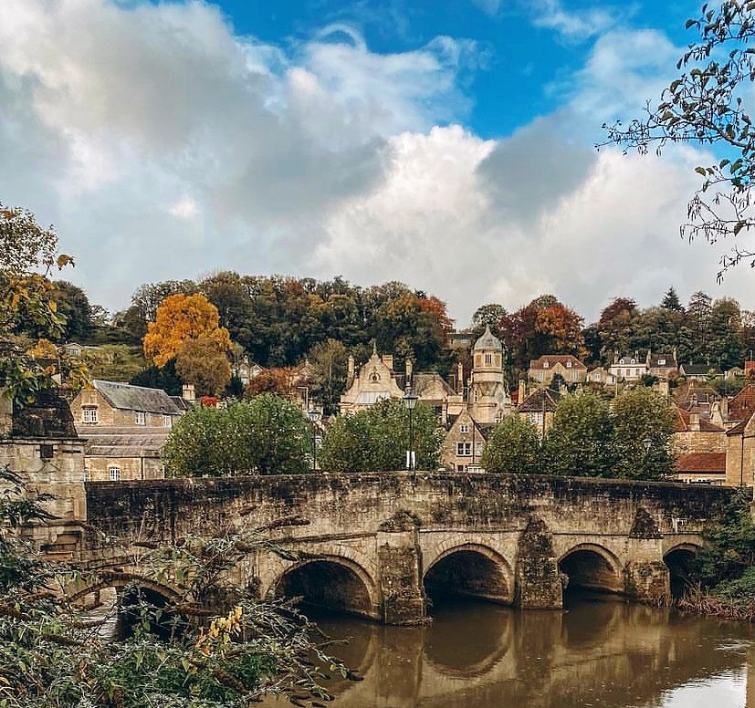 richardsonswift's tweet photo. It's always nice to get out of Bath and explore its surrounding towns and villages. Happy Monday all!
📍 Bradford On Avon
.
.
#bradfordonavon #towns #bradfordonavonuk #wiltshire #bath #visitbath #explorebath #bathphotography #yourbathcity #photography https://t.co/vywlipLbYG