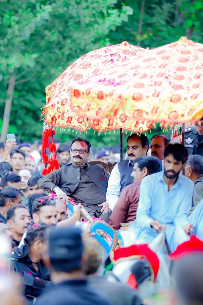 PMOAJK's tweet photo. وزیراعظم آزاد حکومت ریاست جموں و کشمیر و صدر تحریک انصاف آزاد کشمیر سردار تنویر الیاس خان باغ جلسہ گاہ پہنچ گئے

باغ کی دھرتی کے غیور لوگوں وزیراعظم آزادکشمیر کا شایان شان تاریخی استقبال کیا۔
1/4
#PMTanveerIlyasKhan
 #BaghJalsa https://t.co/yJb7LfEBA0
