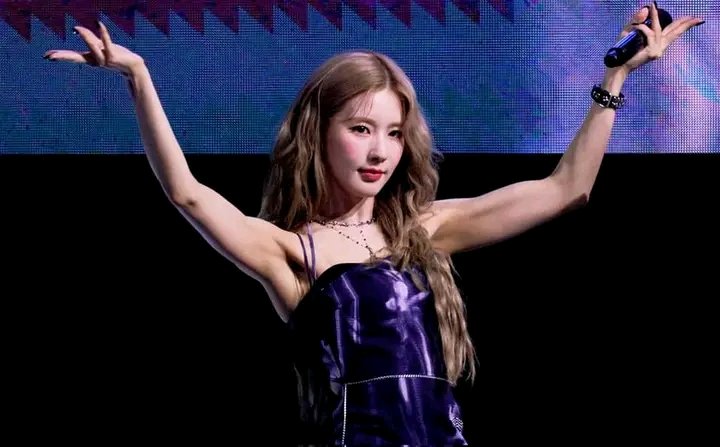 I_DLE_NEWS's tweet photo. Miyeon can Neck Lock me and I would thank her for it🥺🥺💪

#GIDLE #MIYEON #여자아이들 https://t.co/d0mxCC4tEP