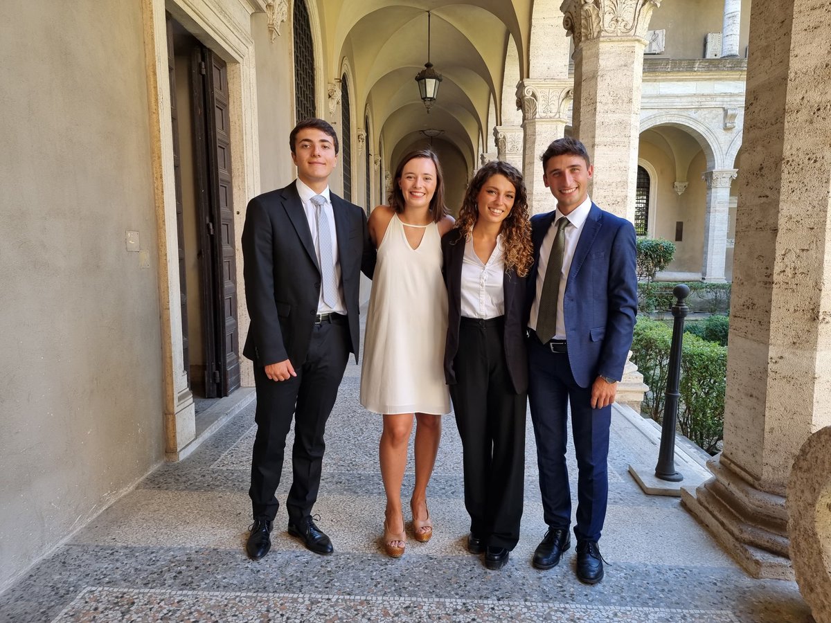 UNYDItaly's tweet photo. ⁦@stefania_bait⁩ e ⁦@MarcoDemo30⁩ hanno concluso oggi il loro mandato e hanno svolto il passaggio di consegne con i loro successori Giulia Tariello e Gabrielle Colella. Grazie in participar modo a ⁦@SIOItweet⁩, ⁦@ItalyMFA⁩ e ⁦@ItalyUN_NY⁩ https://t.co/fztu3sn6Rg