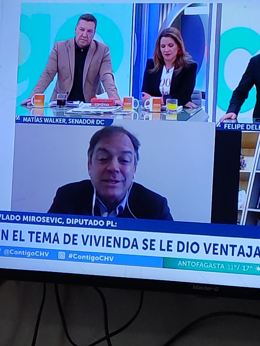 #ContigoCHV  ahora el senador walker reconociendo que nunca le iban a quitar la casa!!!! Y que se mal interpreto el texto!! Tampoco dijimos que carabineros se iba a acabar !!!

Ja ja ja ja ja ja ja ja ja dejenme cagarme la risa de como les metieron el pico.en el.ojo