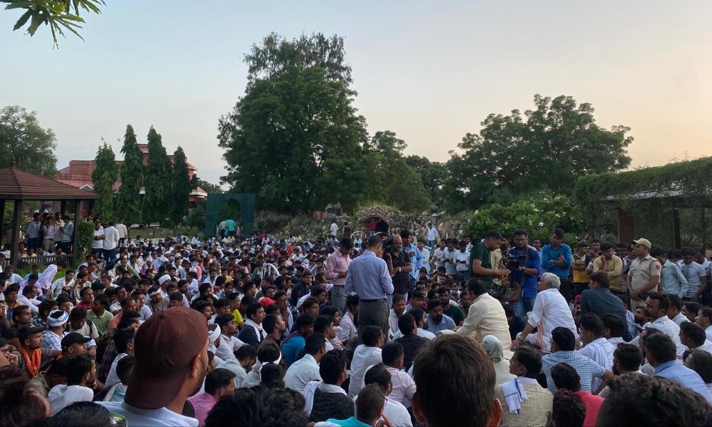 Saurabh Choudhary (@saurabh_aap007) on Twitter photo CHA साथियों की जायज मांगों को लेकर शासन सचिवालय में वार्ता विफल होने के बाद
सभी CHA साथी और <a href="/AAPRajasthan/">AAP Rajasthan</a> कार्यकर्ता CHA भाई-बहनों के समर्थन में अजमेर रोड कोठारी फॉर्म पर धरने पे बैठे |
#5_September_CHA_महाआंदोलन
<a href="/ArvindKejriwal/">Arvind Kejriwal</a> <a href="/SandeepPathak04/">Dr. Sandeep Pathak</a> CHA साथियों की जायज मांगों को लेकर शासन सचिवालय में वार्ता विफल होने के बाद
सभी CHA साथी और <a href="/AAPRajasthan/">AAP Rajasthan</a> कार्यकर्ता CHA भाई-बहनों के समर्थन में अजमेर रोड कोठारी फॉर्म पर धरने पे बैठे |
#5_September_CHA_महाआंदोलन
<a href="/ArvindKejriwal/">Arvind Kejriwal</a> <a href="/SandeepPathak04/">Dr. Sandeep Pathak</a>