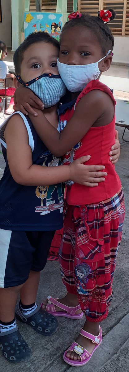 circuloinfanti7's tweet photo. Tu que sabes de sonrisas, tu que sabes de cariño
Dime,  qué sientes hoy al encontrarte  con los niños?
 Me devuelve la sonrisa, me hace amar todas las flores 
Nuestra vida junto a ellos es como pintar colores. @CubaMined, @BousRamos, @YunianaBello, @Tgonzalezm54 https://t.co/Vq4Hin2XGJ