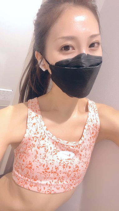 今夜は16キロ走りました♪( &acute;&theta;｀)ノ  ただし、とってもゆっくりのペースで時速8キロ🤣🤣  汗だくです💦💦  みなさまおやすみなさい😴✨ https://t.co/UvmmnE6lD4<a href="/tag/leatherfashion"class="tags"><span>#leatherfashion</span></a>