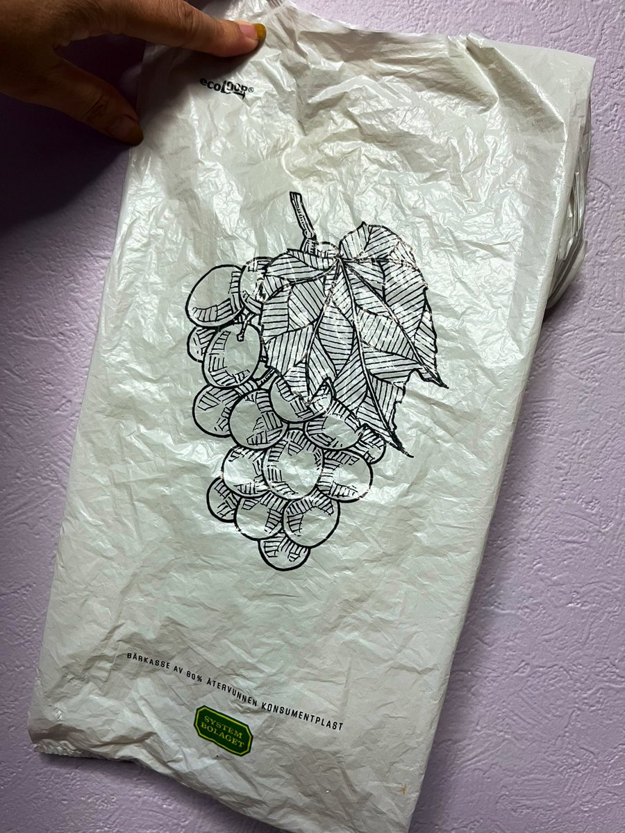 fukayaqui's tweet photo. Obsessed this drawing ✍️ 😍 🍇 

Besties souvenir came with this plasticbag of @systembolaget 🇸🇪🇯🇵(He knows I started to plant wine grapes)

He also showed us amazing aurora ✨#mondaynightfun “Bra Tak JJ” https://t.co/LKCFEd5914