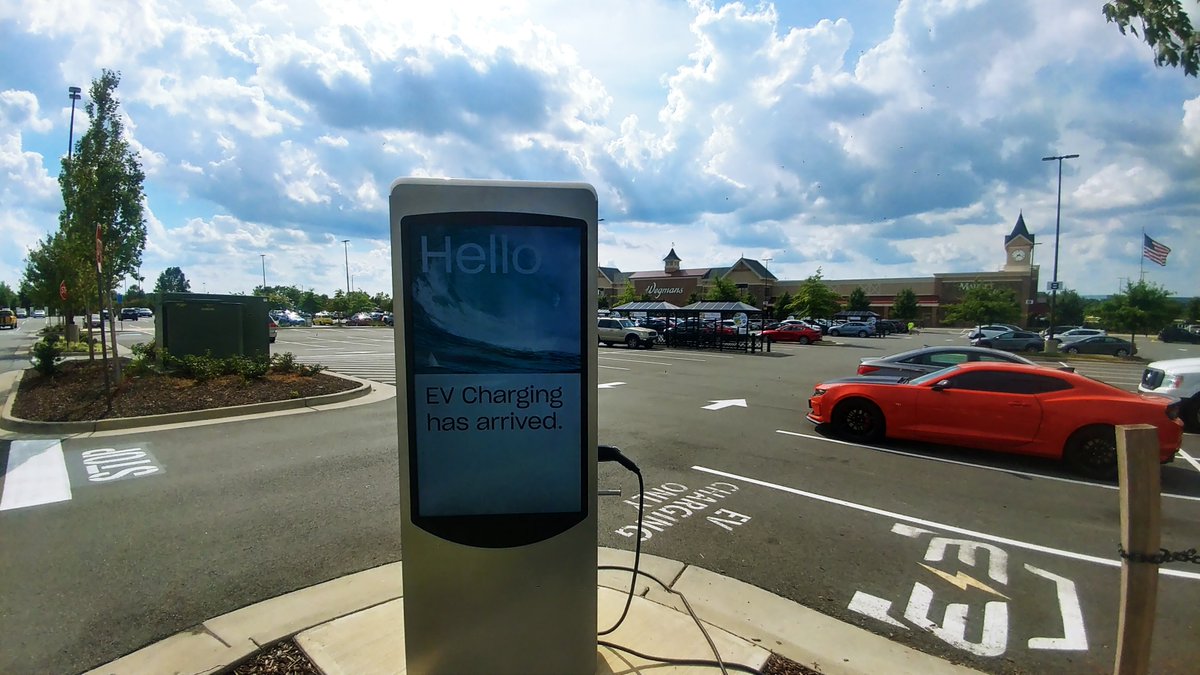 InvestingInnerG's tweet photo. #VoltaViews @VoltaCharging looking good in a shopping center in VA. Near @Wegmans @ChipotleTweets and more. A couple #Tesla model 3s soon made use of these after these photos. Saw @BankofAmerica advertised... $VLTA 

#EVCharging #ElectricVehicles #EVs #Advertising #advertisement https://t.co/c9PaNFp1wC