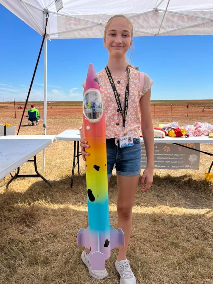 SteveMaier_'s tweet photo. Hey @LocPrecision, my daughter certified TMP Level 1 flying a modified T-LOC 4 at #Kloudbusters #AIRfest28! It flew on an Aerotech H135. Thanks for this great sport flyer design! 🚀 👍 https://t.co/nHbR2nXkLj https://t.co/BDiqtlMe86