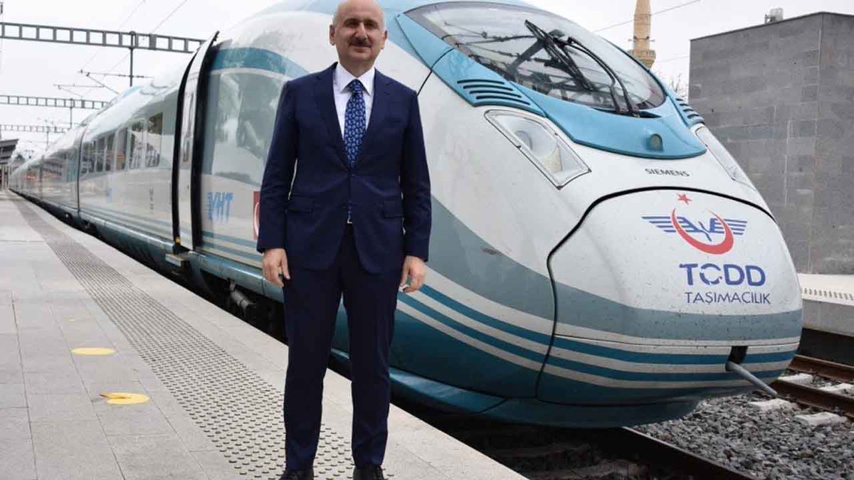 IstanbulMilat's tweet photo. Hızlı Tren Sefer Sayısı 10 Eylül’ den İtibaren Artacak: Ulaştırma ve Altyapı Bakanı Adil Karaismailoğlu’ndan hızlı tren seferleriyle ilgili müjde geldi. Vatandaşlardan gelen yoğun talepler doğrultusunda hızlı tren sefer sayısını 10 Eylül’den itibaren… https://t.co/sbDaDfpJf9 https://t.co/KWq7EI8dTG