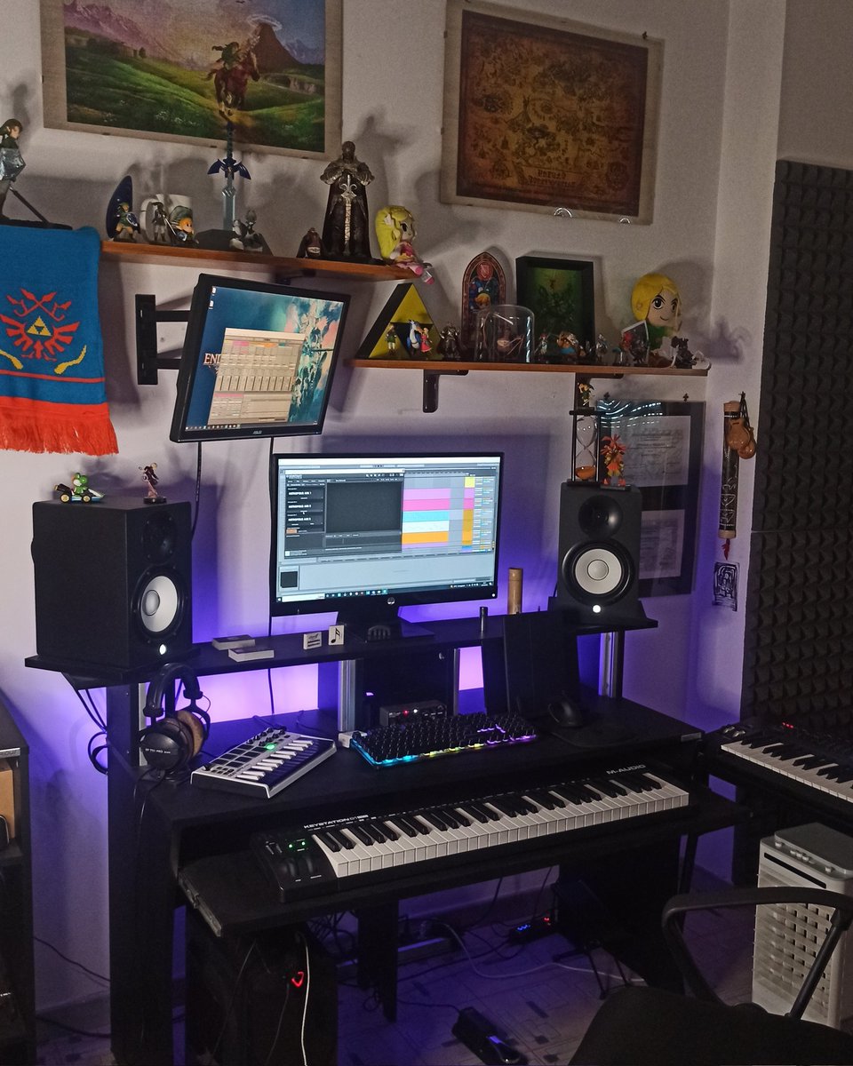Elrehon's tweet photo. I just finished setting up my workstation! I was thinking of putting a little plant somewhere on the shelves. Or should I put in more of Zelda? 🤔
#music #musicstudio #studio #studioinspiration #workstation #producer #composer #composing #soundtrack #zelda #Nintendo https://t.co/SXTrwnLdtI