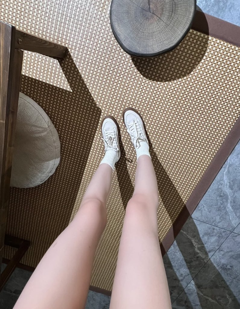 Anna1986210AA's tweet photo. These canvas shoes still look nice. https://t.co/pOMJIPLipc