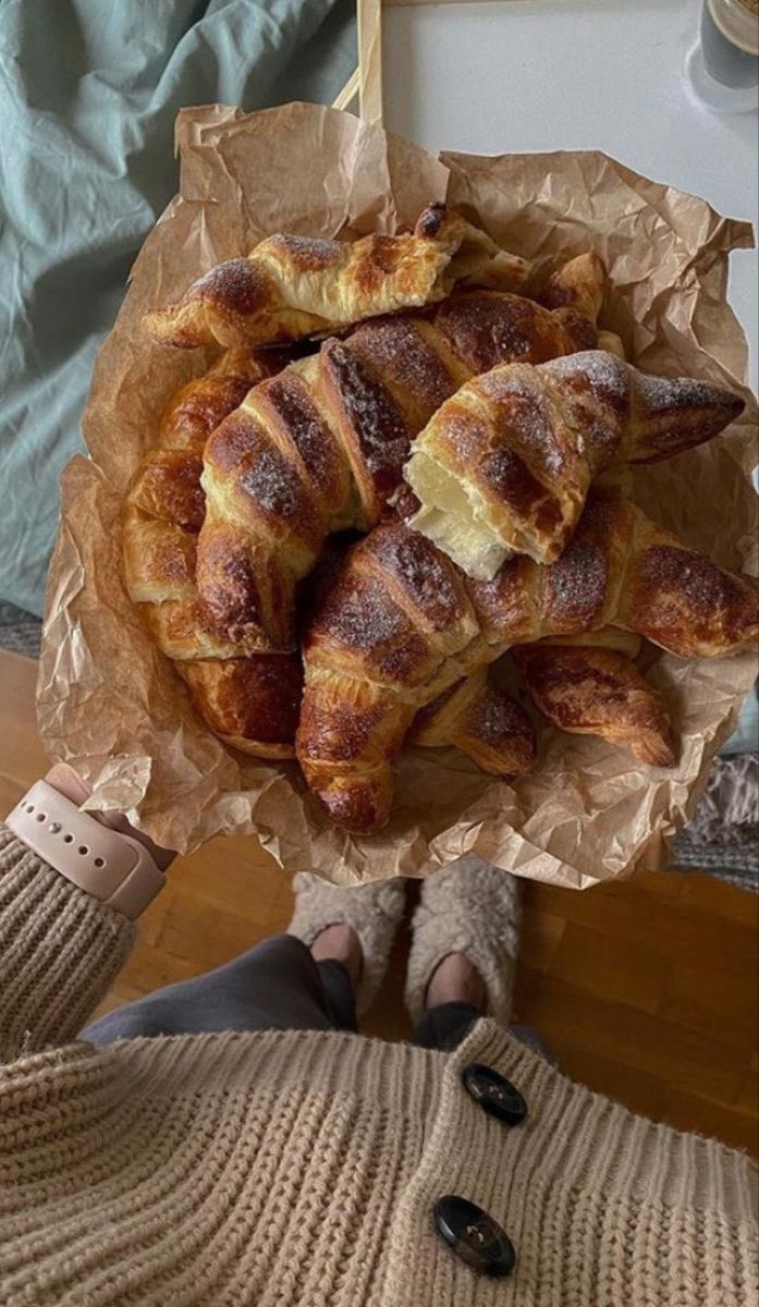 fromkyahseyes's tweet photo. Croissant &amp; coffee ☕️ for breakfast kind of morning. https://t.co/r5fI6sMxSY