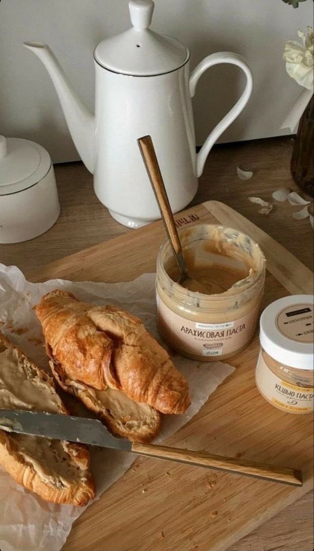 fromkyahseyes's tweet photo. Croissant &amp; coffee ☕️ for breakfast kind of morning. https://t.co/r5fI6sMxSY