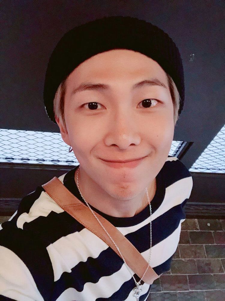 Mikrokosmos952's tweet photo. #ARSD #ARMYSelcaDay #BTS #namjoon 

It’s our birthdays soon and as the time gets faster the older we get cheers to many many more blessings and joy to our lives let’s celebrate we’re we are and for who we are. Let’s create a better place for everyone in this world. 🦋💕 https://t.co/mvNWwfNgq9