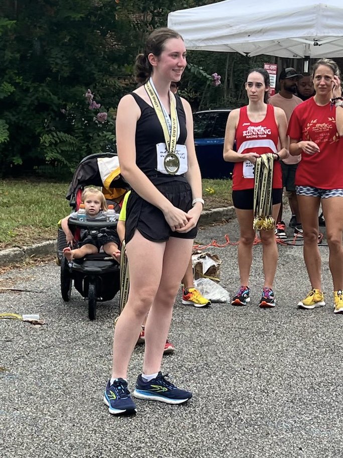 bhomeyer's tweet image. We all put on a bib to run the Labor Day 5k with @wendyhomeyer. Sophie crushed it and won the under 19 age group.   #strictlyrunning. #hammond #laborday5k
