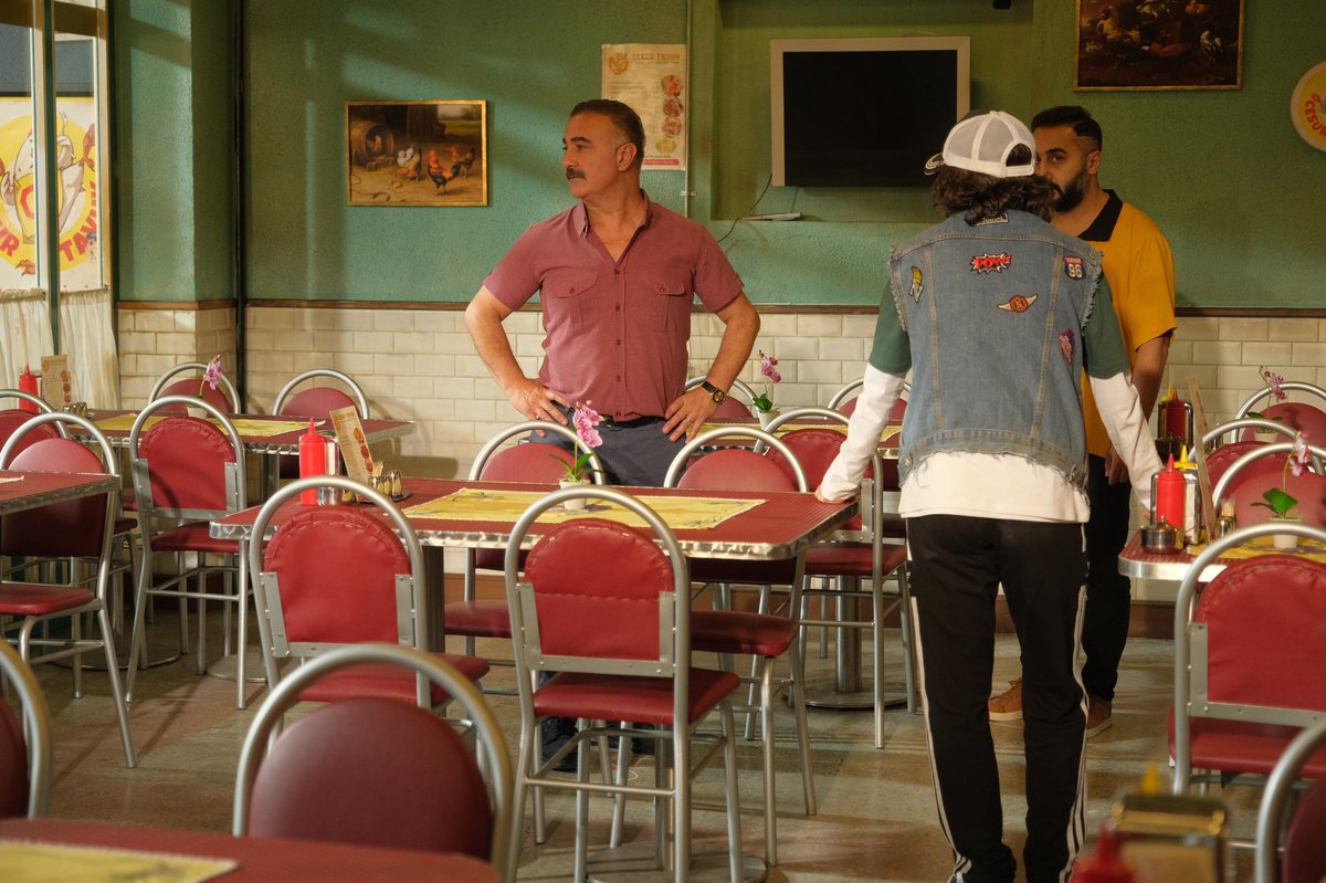 Komiserim, çok haklısınız...

#KimBuAile? 7 Ekim’de tüm sinemalarda!🎉

#CesurTavuk #7Ekim #CJENMTürkiye #vizyonagirecekler #filmseverler #Yakında #Film #replik  #CengizBozkurt #OnurBuldu #NurgülYeşilçay #DoğanCanSarıkaya #FeritAktuğ  #BesteKökdemir #AltanErkekli