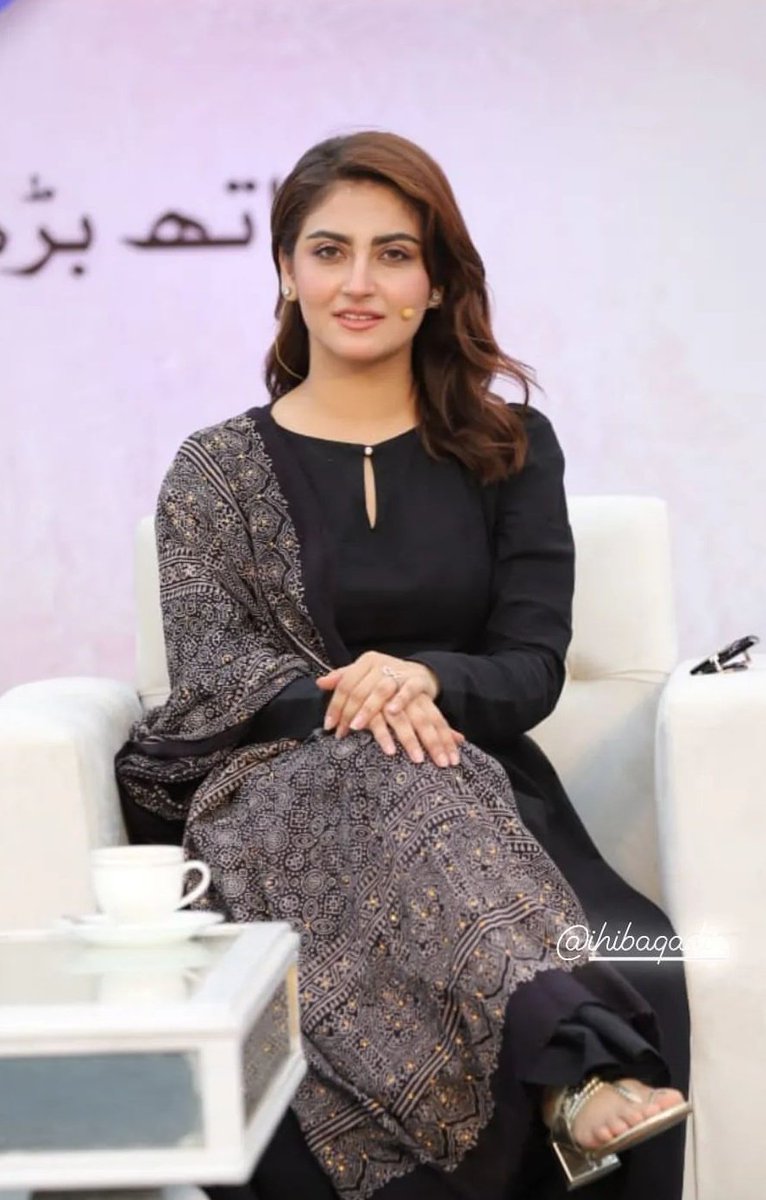 ShowbizAndNewz's tweet image. Gorgeous #HibaBukhari from Hum TV marathon Fund raising transmission #HumDard ❤️