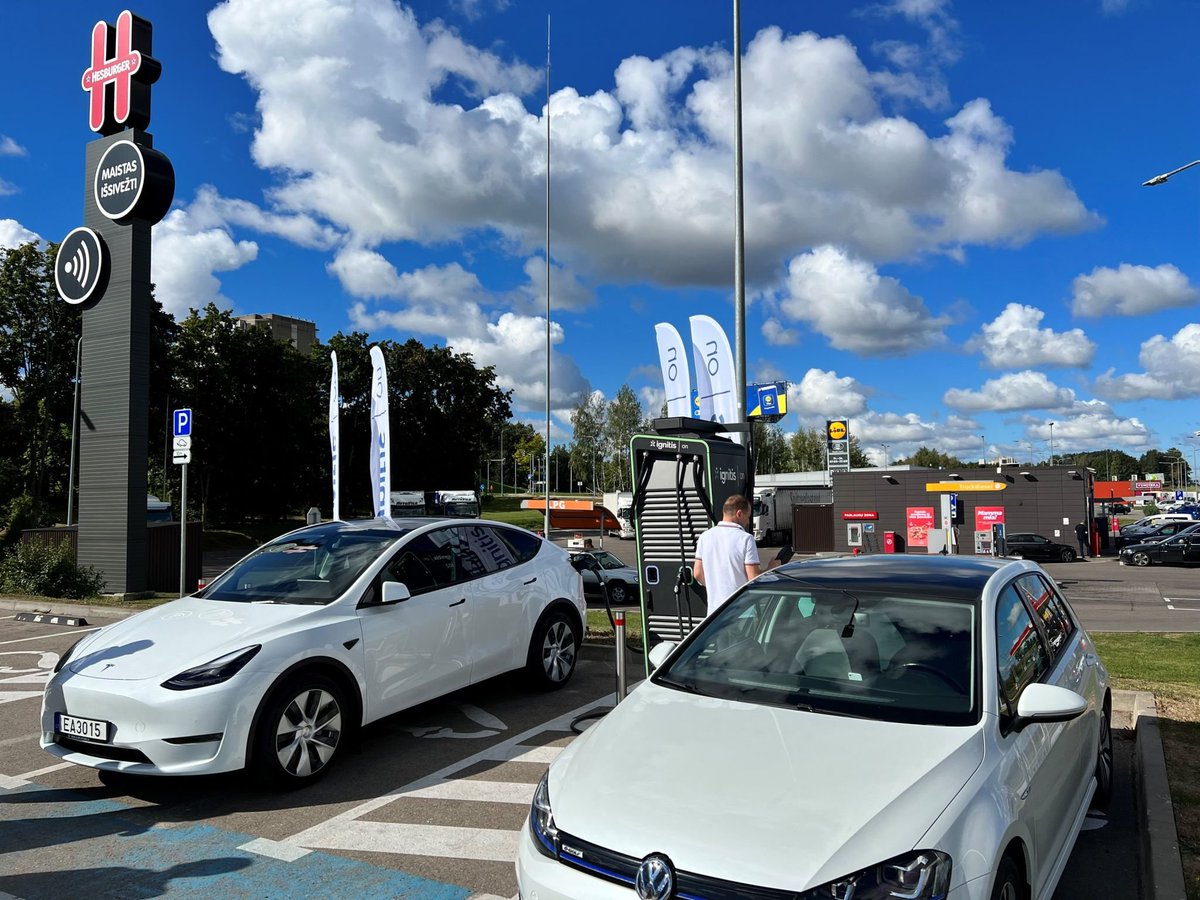 electricfelix's tweet photo. THIS is @HesburgerFIN (Biggest Baltic Fast Food chain): partnering with #ignitis 🇱🇹 to set up a new fast charging network for the Baltics: Ignitis ON
Fast Food & Fast Charging MATCH made!
#alwaysbecharging
#fastcharging
#hesburger
⚡️
Photos 📸
Andrius Šeršniovas @GismoGhost1 https://t.co/ugy9zRYpbS