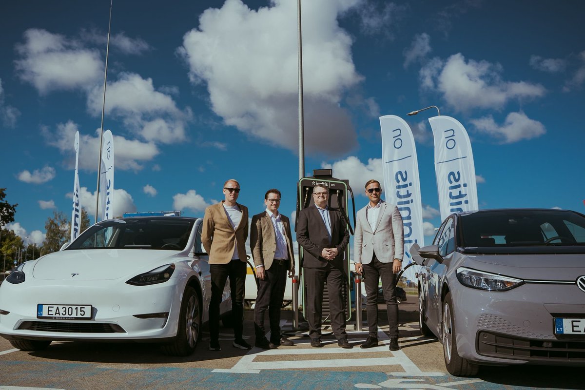 electricfelix's tweet photo. THIS is @HesburgerFIN (Biggest Baltic Fast Food chain): partnering with #ignitis 🇱🇹 to set up a new fast charging network for the Baltics: Ignitis ON
Fast Food & Fast Charging MATCH made!
#alwaysbecharging
#fastcharging
#hesburger
⚡️
Photos 📸
Andrius Šeršniovas @GismoGhost1 https://t.co/ugy9zRYpbS