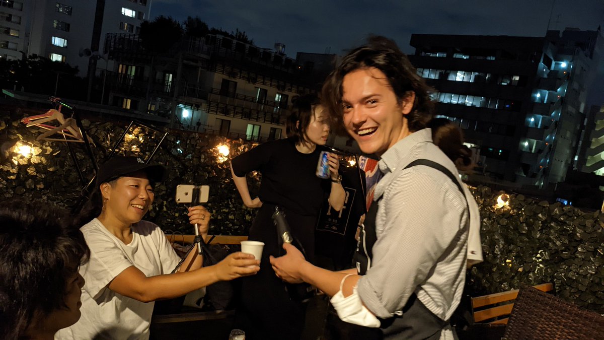 zacandred's tweet photo. 天気がいい日は屋上でBBQでしょ！！⁡
⁡⁡
⁡昼の一言『いい天気の日は屋上でなんかやりたい』から突然BBQが始まりました⁡
⁡企画者のゼインはBBQの国🇦🇺と温泉の国🇯🇵のハーフのイケメンさん
⁡⁡
⁡たくさんの笑顔に囲まれて、月曜からスタート！！今週も頑張っていきましょう！！⁡ https://t.co/1gHuJgbcXC