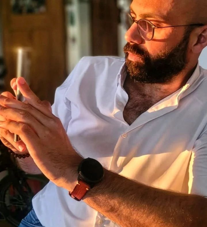 Ahmad_Yazji's tweet photo. Captured while capturing the sunset!
.
.
.
.
.
.
.
.
.
.
.
#sunset #photooftheday #capture #evening #orange #portrait #focus #phone #galaxys22ultra #galaxy #galaxys22 #raysoflight #bearded #beard $#beards #beards4all #beardman #beardedman #instagood #ins… https://t.co/lAbcbe9r6a https://t.co/r233KCDIki