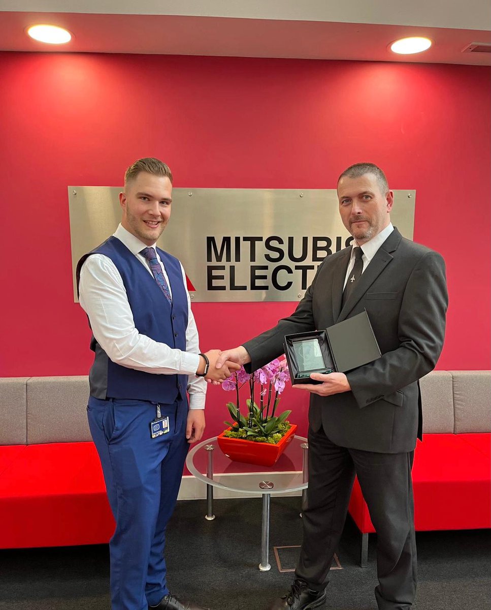 RMSecuritySvcs's tweet photo. Matt Kelsall who works for us as Security Team Leader received his award for scoring 100% and thwarting the attempts of an ubnauthorised person to gain access to our customer's site....learn more https://t.co/EsdoAAkZn9
 
Well done Matt!!! https://t.co/1ZVxNx6FVV