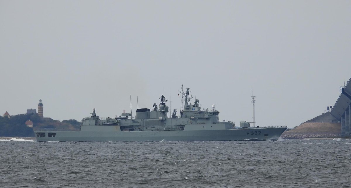 WarshipCam's tweet photo. Portuguese Navy Vasco da Gama-class frigate NRP Corte-Real (F332) northbound under the Storebaelt Bridge in Denmark - September 5, 2022 #nrpcortereal #f332
* photo posted on the Under Broen FB page https://t.co/G5wOvkRPnE