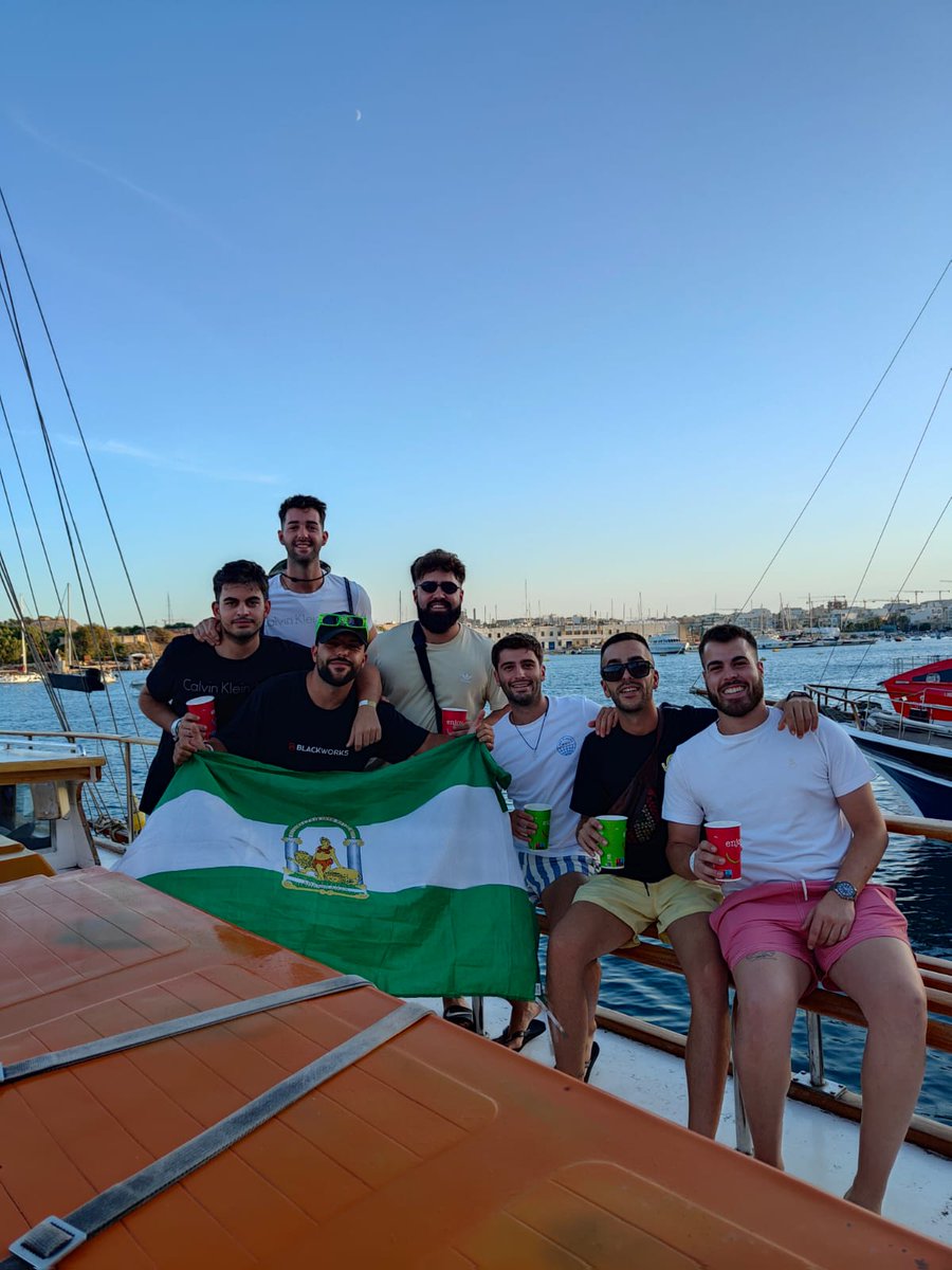 AntonioTL7's tweet photo. Doy por finalizado el que ha podido ser el mejor verano de mi vida, no puedo estar más feliz y satisfechooooo https://t.co/5Vi73MyOPv