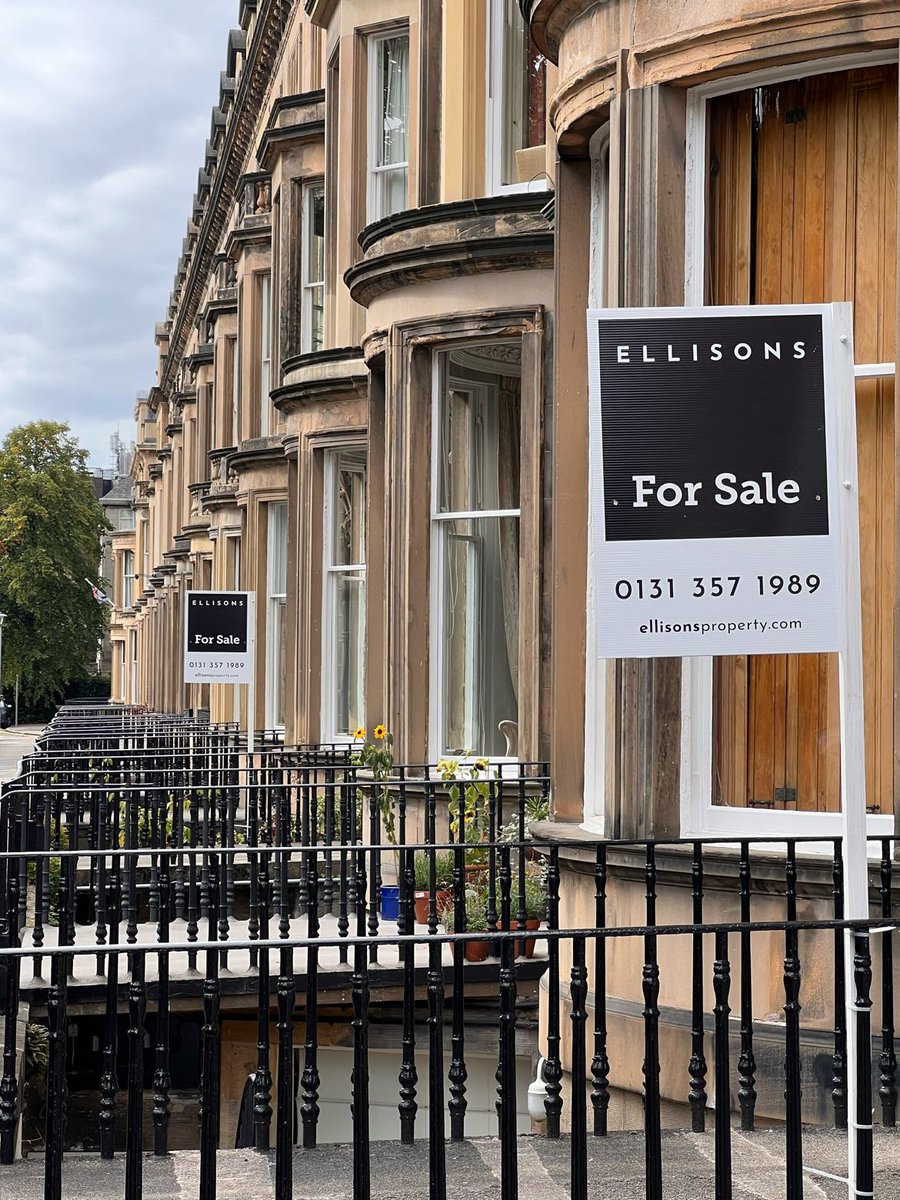 EllisonsProperT's tweet image. 2 Ellisons Boards up in the same street! This is what we love to see 😍🏘️✅ #property #propertyconsultant #edinburgh #scotlandproperty #edinburghproperty #homeforsale #forsale #home