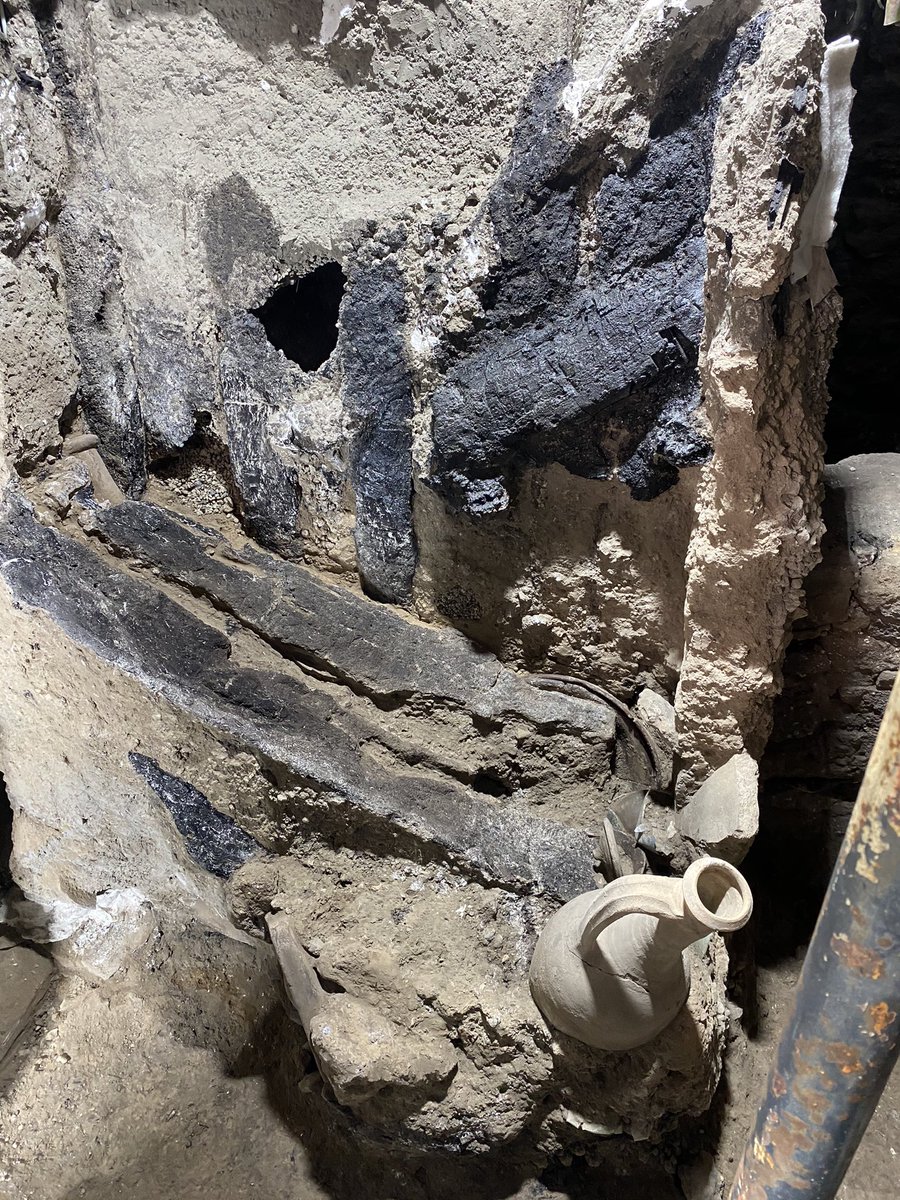 GZuchtriegel's tweet photo. Continuing with #excavation of cupboard in @pompeii_sites , house of the Lararium : fascinating to see a closed 79 AD context with pottery &amp; glass... Even more fascinating: of most of the shapes there are exactly 6 items! = number of people who lived here? 🕵️‍♂️ https://t.co/AM1WEd00b4