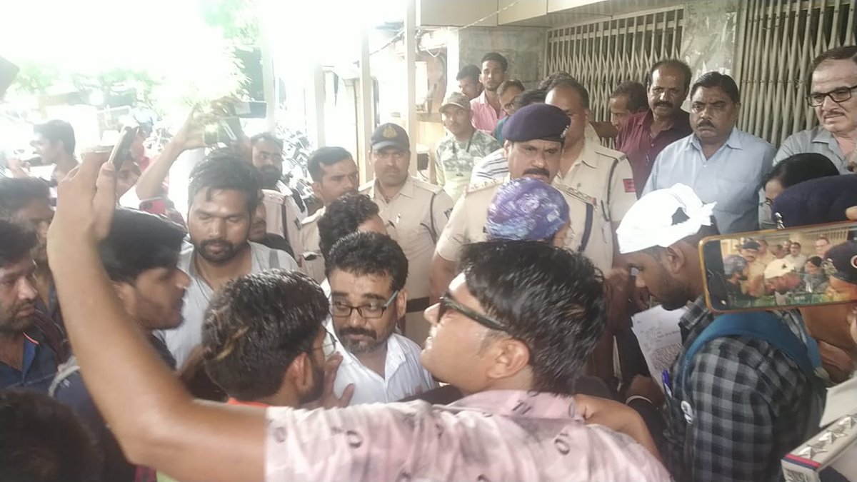 sumerbadole's tweet photo. भोपाल शिक्षक पात्रता परीक्षा वर्ग तीन और अन्य भर्तियों की मांग को लेकर भोपाल घेराव 
#बेरोजगारी विरोधी आंदोलन मप्र
बेरोजगार युवा संघ
#Movement_against_unemployment
@ChouhanShivraj 
#berojgar_mp https://t.co/q9T9ktDuol