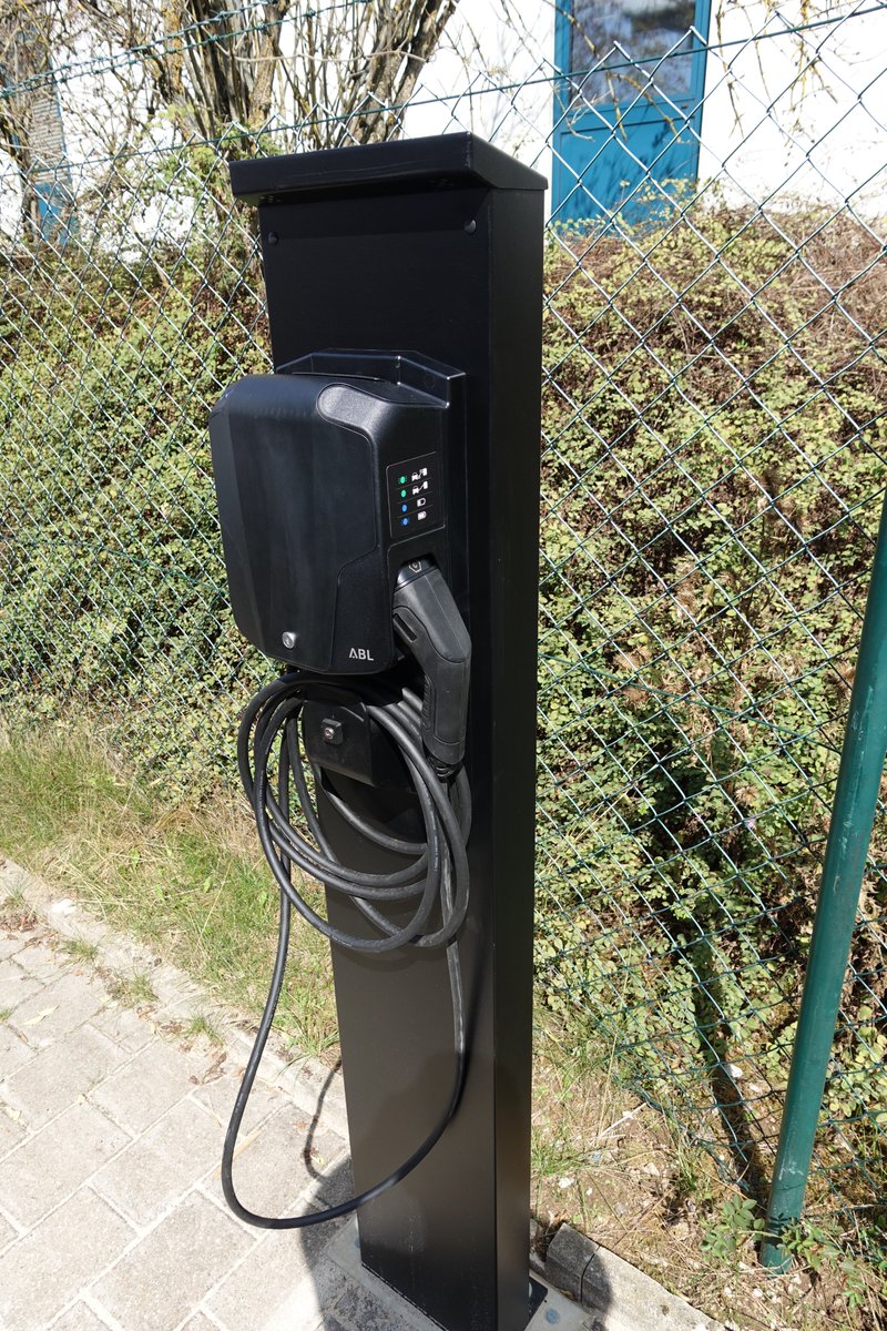 MaderLogistik's tweet photo. Mader achtet auf die #Umwelt Teil 1

Seit kurzem haben wir am Hauptstandort #Ansbach
eine Ladesäule für die teils geplante Umstellung auf
Elektro/Hybrid-Firmenfahrzeuge stehen. 🔋
So sparen wir Abgase und das kommt natürlich unserer Umwelt zugute!🍀#klimawandel #emobility  #klima https://t.co/KNM5c25idx