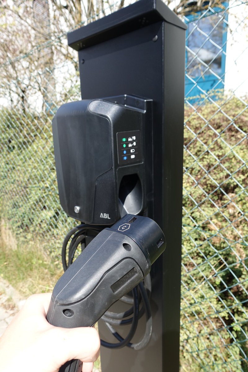 MaderLogistik's tweet photo. Mader achtet auf die #Umwelt Teil 1

Seit kurzem haben wir am Hauptstandort #Ansbach
eine Ladesäule für die teils geplante Umstellung auf
Elektro/Hybrid-Firmenfahrzeuge stehen. 🔋
So sparen wir Abgase und das kommt natürlich unserer Umwelt zugute!🍀#klimawandel #emobility  #klima https://t.co/KNM5c25idx