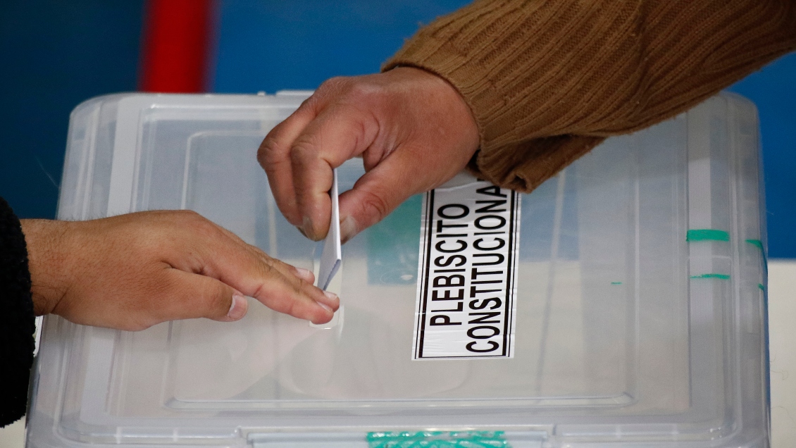 adnradiochile's tweet photo. Ipsos: 78% cree que la actual Constitución debe ser reformada tras triunfo del Rechazo en el Plebiscito https://t.co/jk0jNL4zST https://t.co/9WEbvvCKT8