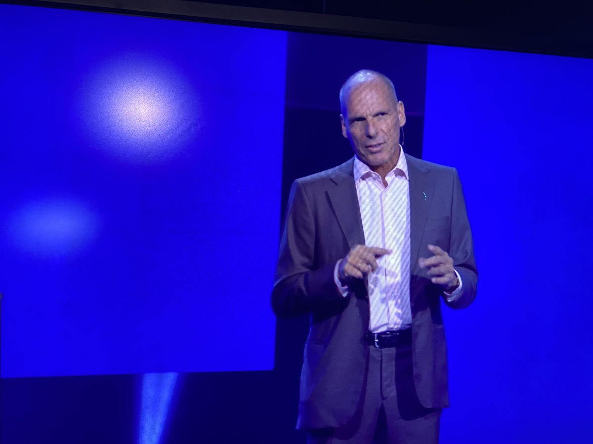 doktordab's tweet photo. @yanisvaroufakis fordert auf #IFASummit den Finanzsektor zu deglobalisieren, nicht den Handel, denn Globalisierung nur mit Handel gleichzusetzen sei falsch. https://t.co/1HclVNsVO9