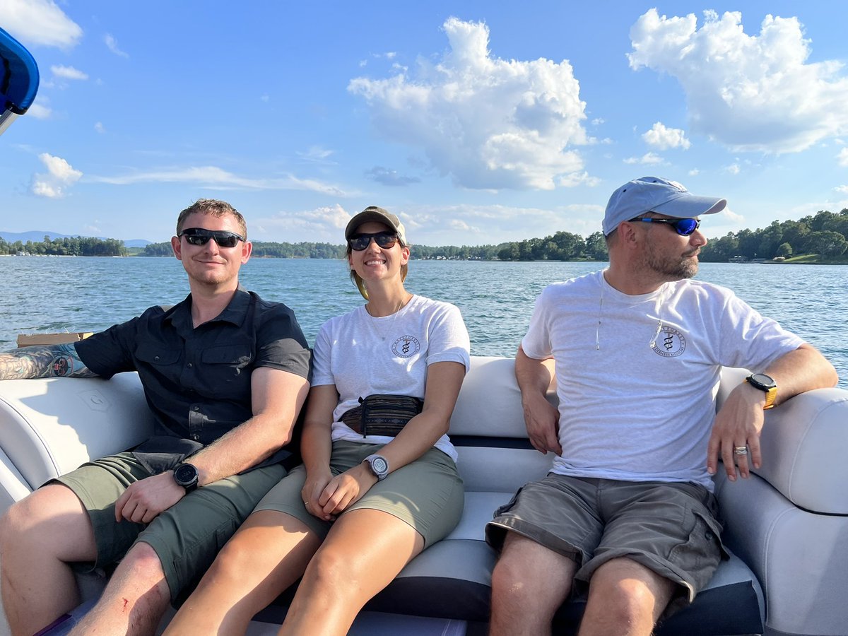 CWEMSE's tweet photo. #CWEMSE2022 Day #14
Our #wfuwildmedstudentlakeweekend ended w/ 2 mi paddle back to #LAJA to meet Dr. Chimiak of @DiversAlert. Then #MD71 #MD72 pivoted to #CoastalModule, launching for Goose Creek SP,Pamlico Sound,& #OBX portion of training w/ #MD62 Wooten Jones (EX18)! @NCparks https://t.co/1xJdAbIAYJ