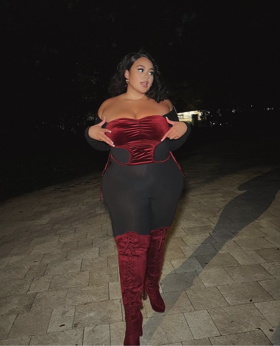 ShoeDazzle's tweet photo. Lighting the night with @phaithmontoya 🤩
#StyledinSD
Shop the Remi Over the Knee Boot --> https://t.co/ANiyk9pThq https://t.co/ILucvigoaF