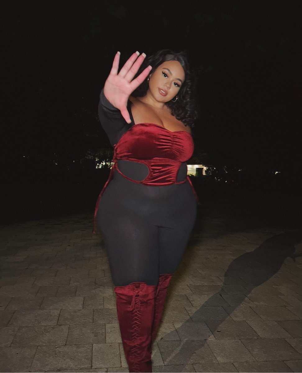 ShoeDazzle's tweet photo. Lighting the night with @phaithmontoya 🤩
#StyledinSD
Shop the Remi Over the Knee Boot --> https://t.co/ANiyk9pThq https://t.co/ILucvigoaF