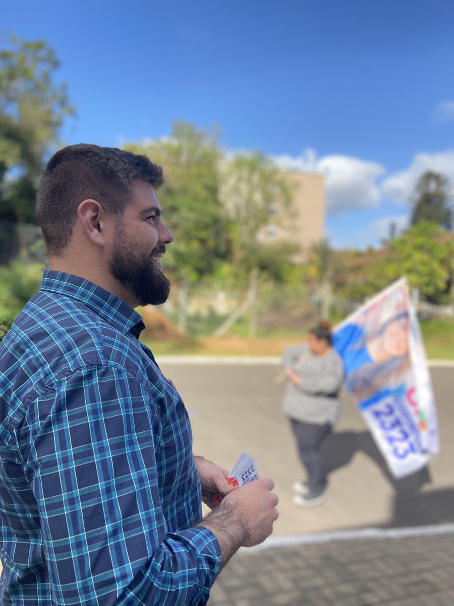 RogerioCeratti's tweet photo. Que essa semana seja uma semana de muita luz, sol, e muita campanha pela frente! 

Vamos juntos nessa caminhada. 2️⃣3️⃣7️⃣7️⃣7️⃣🧡 

#bomdia #segundou #vemcomigors #tôcomceratti #riograndedosul #inspiração #insta
#deputadoestadual https://t.co/tZu57MpslX